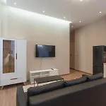 Διαμέρισμα New And Spacious In Downtown