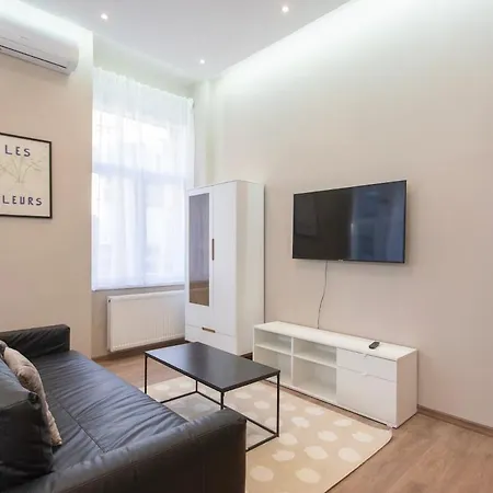 Апартаменты New And Spacious In Downtown Будапешт