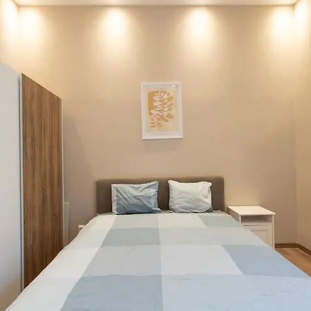Апартаменты New And Spacious In Downtown *