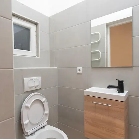 New And Spacious In Downtown *