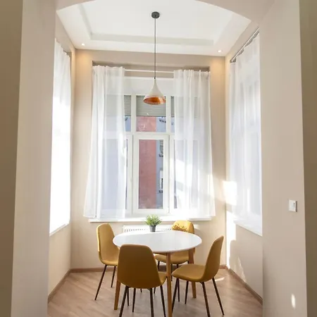 Spacious In Downtown Lejlighed Budapest